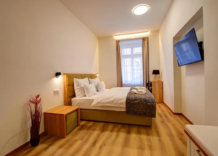 Karlova 4*