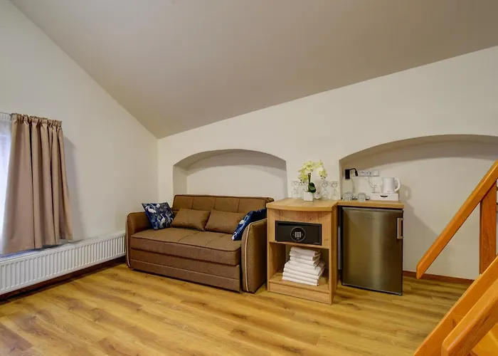 Karlova 4*
