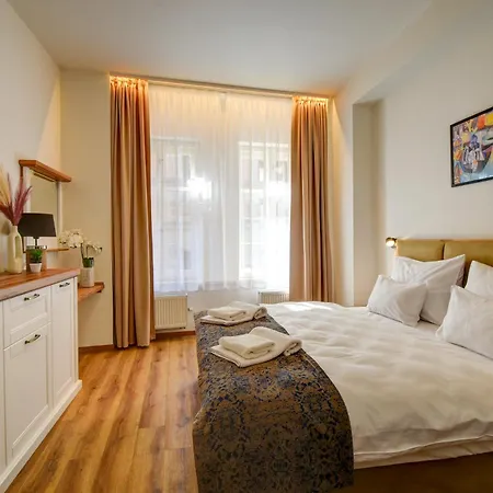 Hotell Karlova 4*