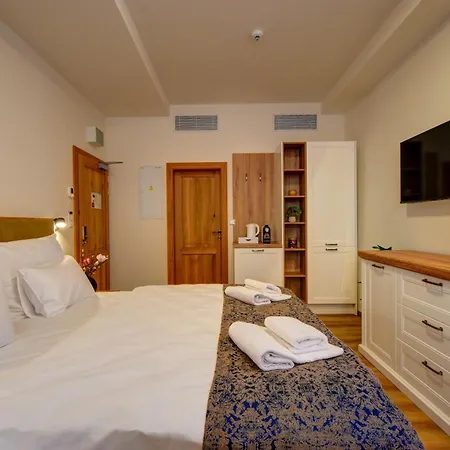 Karlova 4*