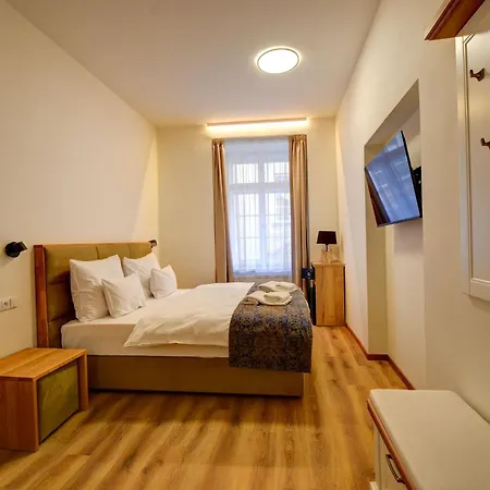 Karlova 4*